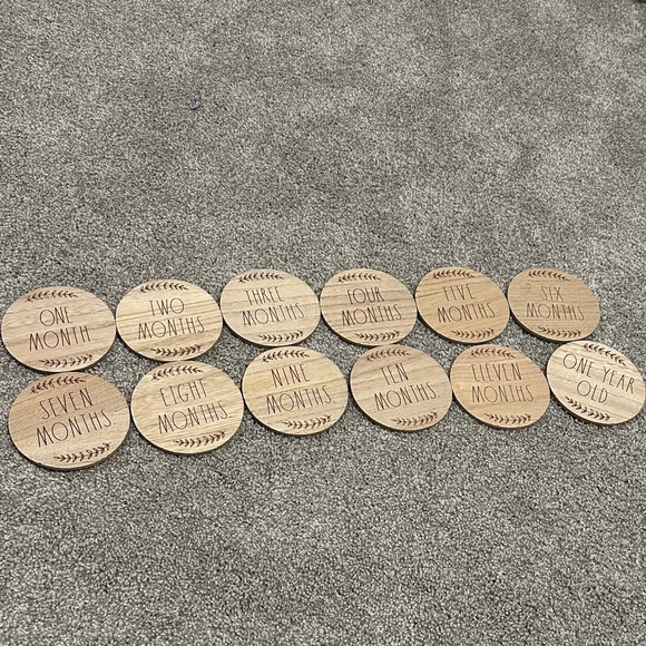 Rae Dunn Baby Wooden Baby Milestone Discs - Picture 1 of 2